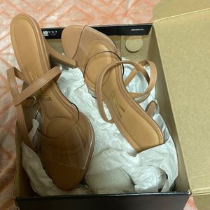 Calzado para dama tacón 10 USA 39 Bra